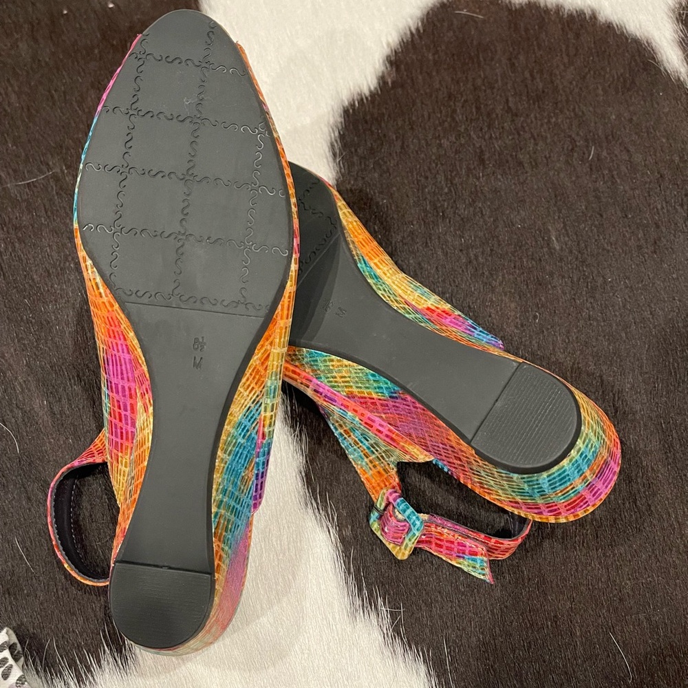 VAN ELI MULTI-COLORED SHOES SIZE 8.5. NWOT